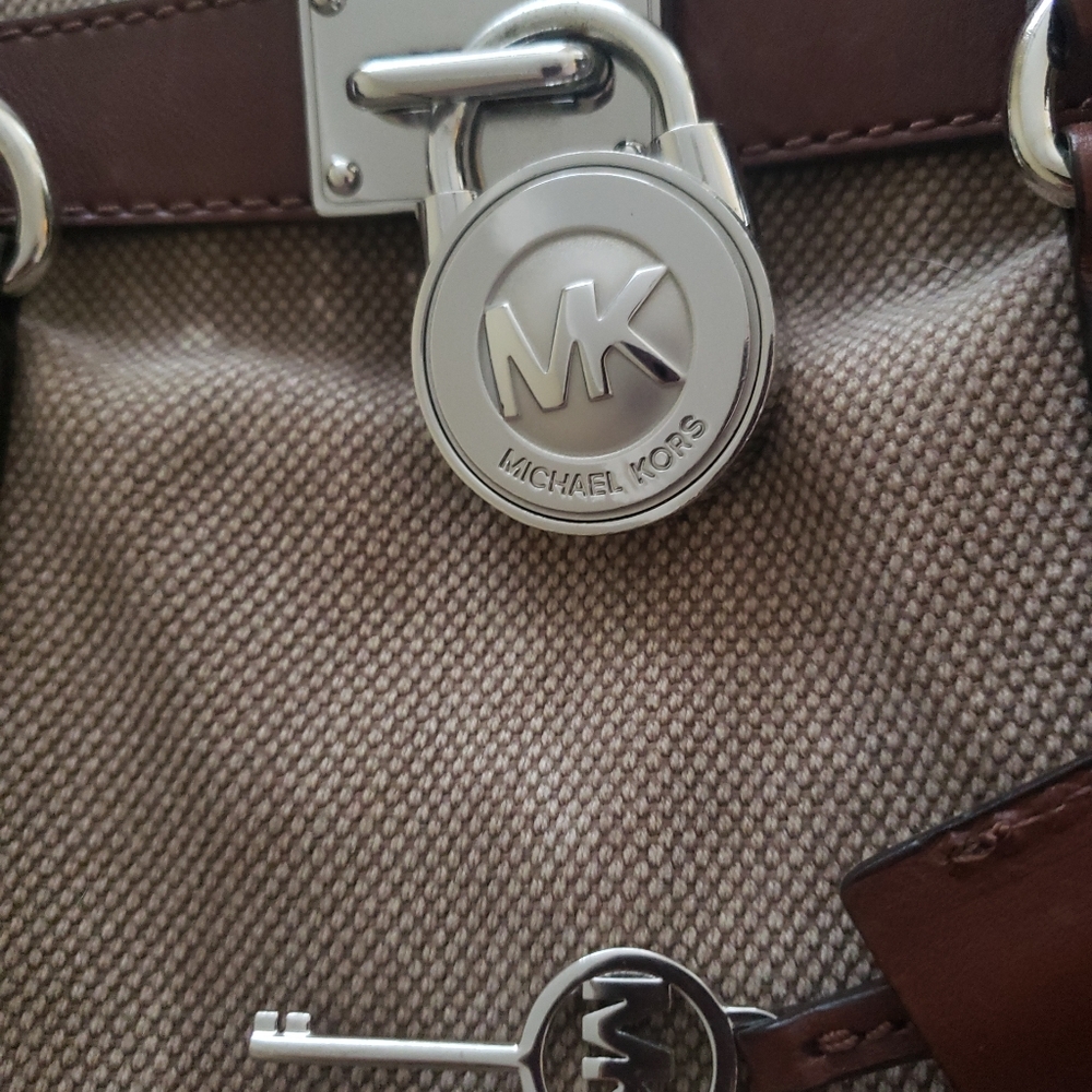 Authentic Michael Kors Handbag With Should - image 5